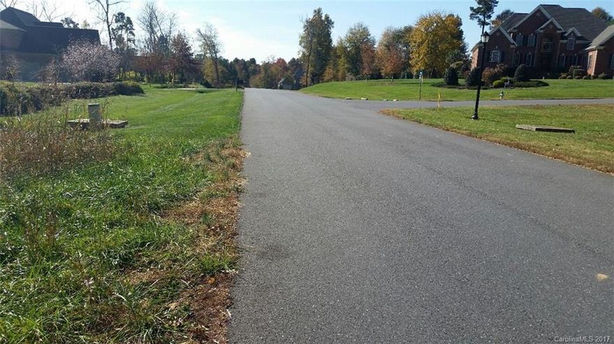 Build your Dream Home on one of the last lots available in Carolina Coves, a family-friendly neighborhood with
gorgeous upscale custom homes. 1.25 acre wooded lot with seasonal water views, paved road. Receive a
$25,000 price reduction on construction when you use our preferred builder. Be a part of the award-winning
Clover School District. Low SC taxes