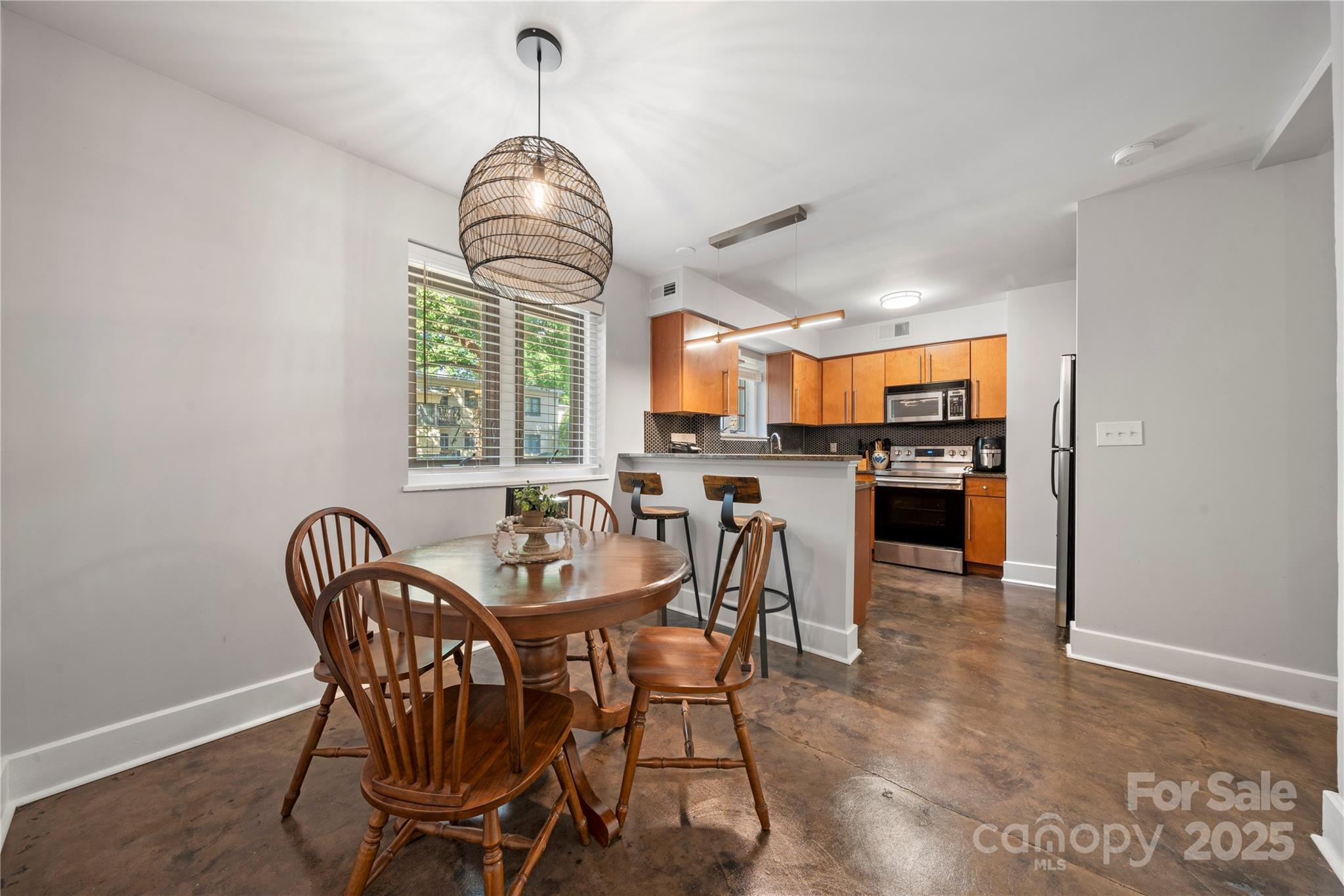 207 N Dotger Avenue C17