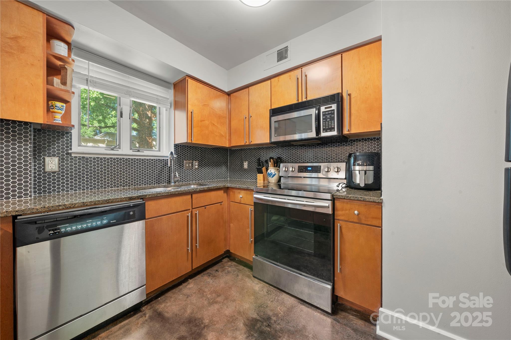 207 N Dotger Avenue C17