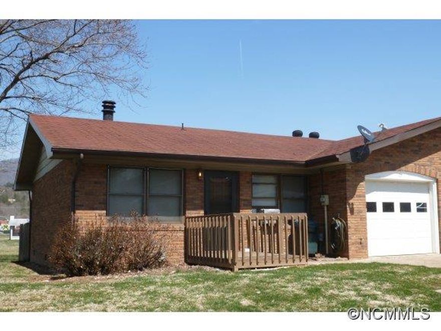 Nice duplex (one side only for sale) in Town of Clyde. Perfect for first time homebuyers, downsizing, or rental investment property.  Nice quiet neighborhood and close proximity to much that the area has to offer. Showing requires 24 hour notice until May, as tenant is in place. Flood insurance required for financing.