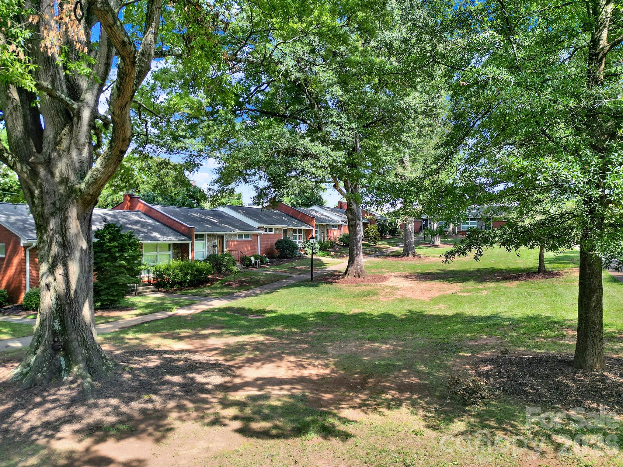 4511 Woodlark Lane