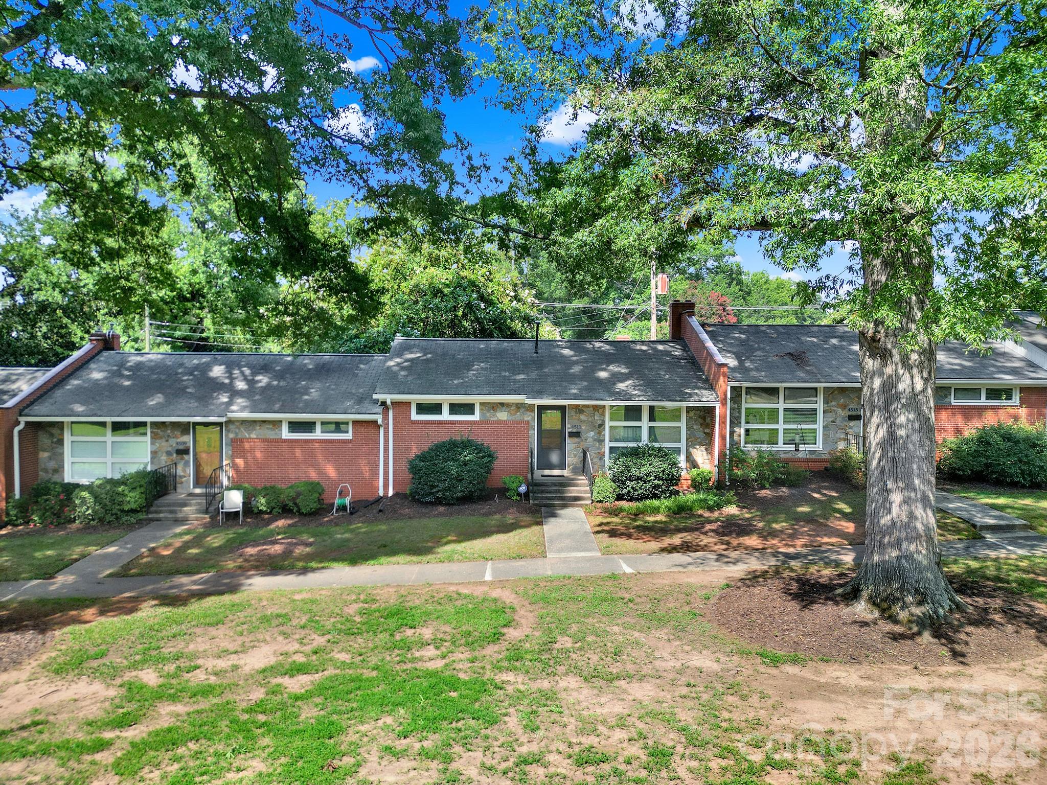 4511 Woodlark Lane