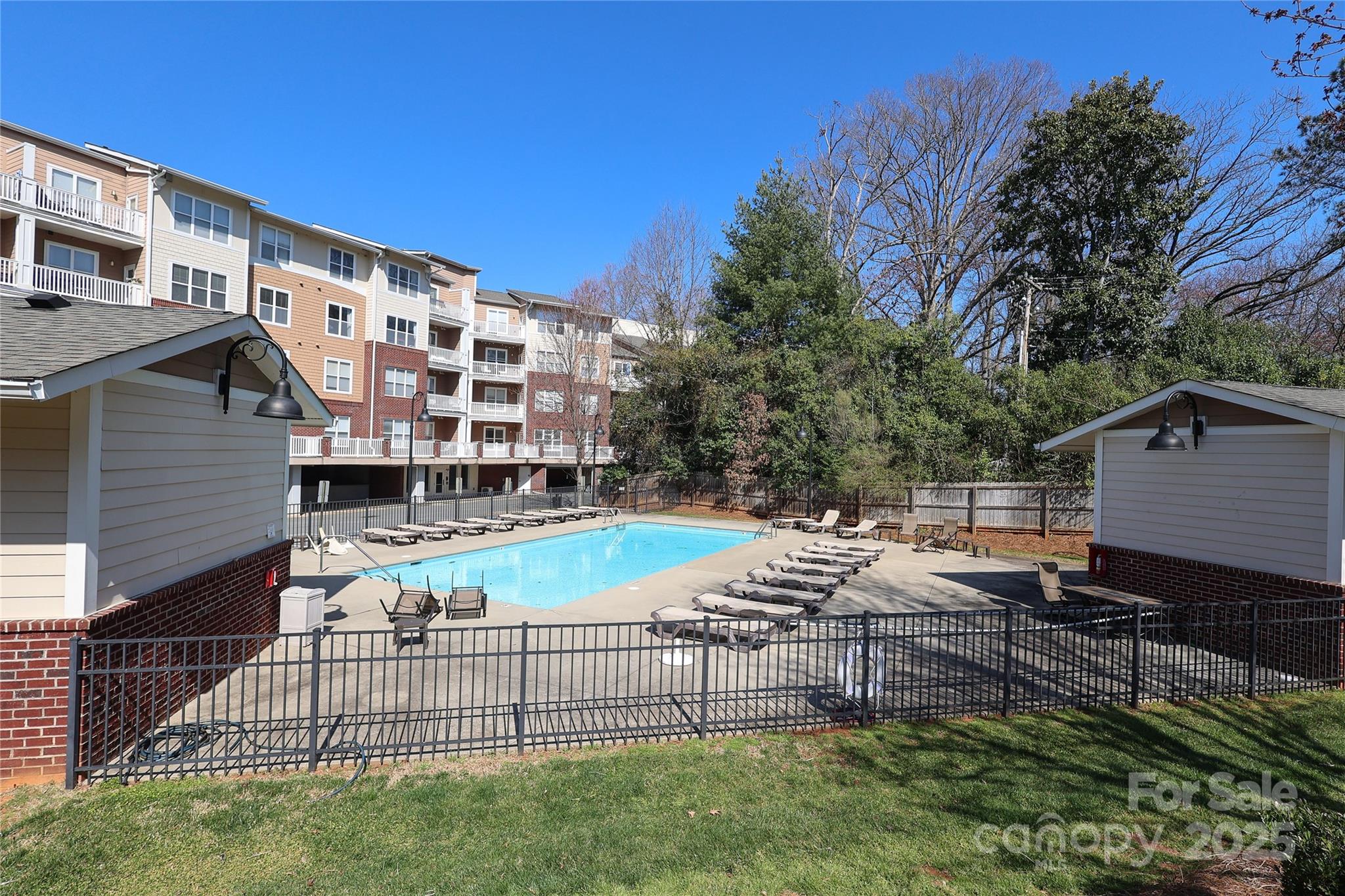 1000 E Woodlawn Road 110