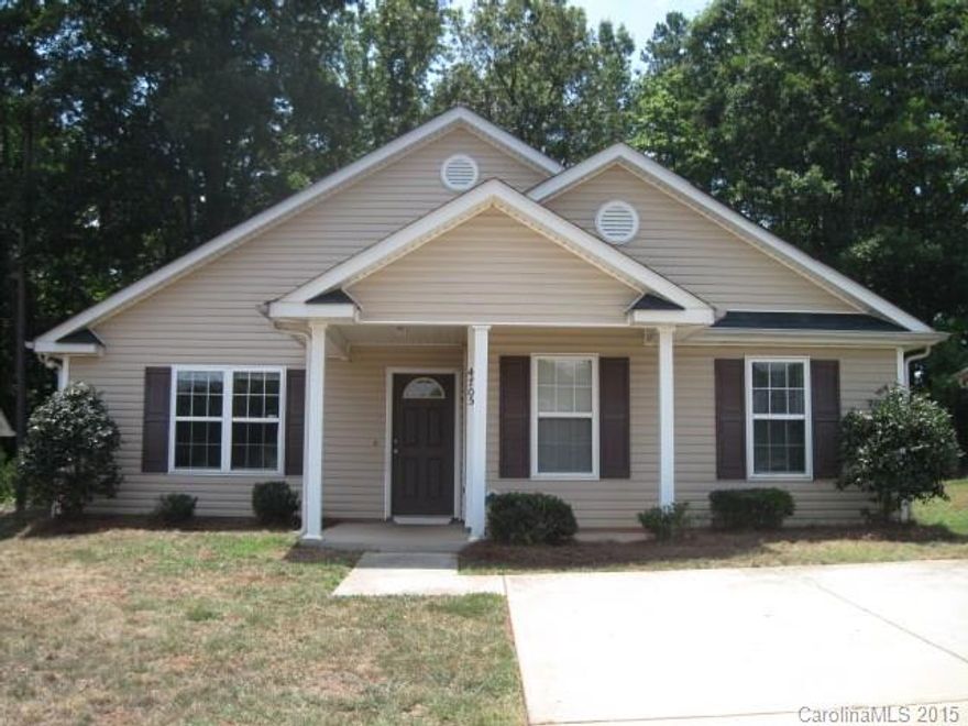 Ranch home with nice open floor plan. Fireplace and vaulted ceilings. Available for a 11/1/15 move in date.