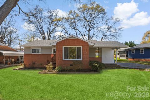Photo of 1213 E Park Drive, Gastonia, NC 28054 (MLS # 4359595)