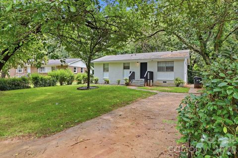 Photo of 2121 Longleaf Drive, Charlotte, NC 28210 (MLS # 4400199)