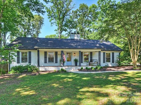 Photo of 6610 Burlwood Road, Charlotte, NC 28211 (MLS # 4378357)