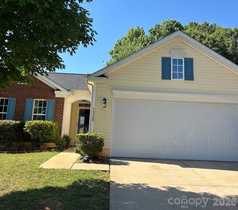 Photo of 1528 Oakdale Green Drive, Charlotte, NC 28216 (MLS # 4378278)