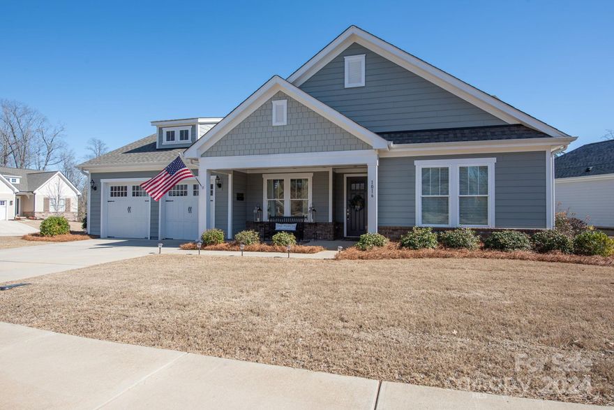 Welcome home to this beauty! Shows like a model home, with high end finishes, meticulously maintained single level living in McLean Overlake. Modern kitchen with stainless steel appliances, granite tops, breakfast bar, tons of cabinets and counterspace, open floorplan. Gorgeous primary bedroom with huge ensuite, double sinks, oversized shower and spacious walk-in closet. All the upgrades you expect and more. Split bedroom plan with nice sized secondary bedrooms. Covered back patio overlooking a spacious flat backyard. Outside the front door of your new home lies walking trails, Lake Wylie, community pool, Stowe Botanical Garden and your new enviable lifestyle!