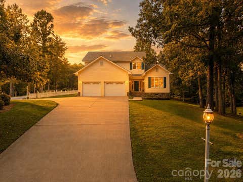 Photo of 48 Main Trace, Franklin, NC 28734 (MLS # 4414128)
