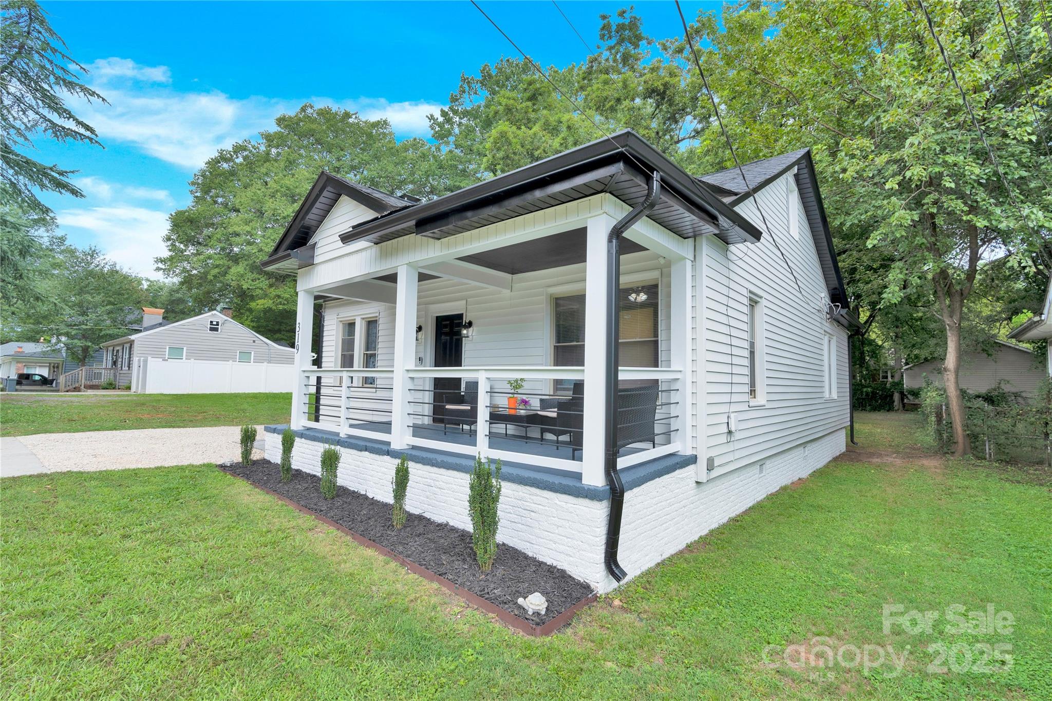 319 N Hoskins Road