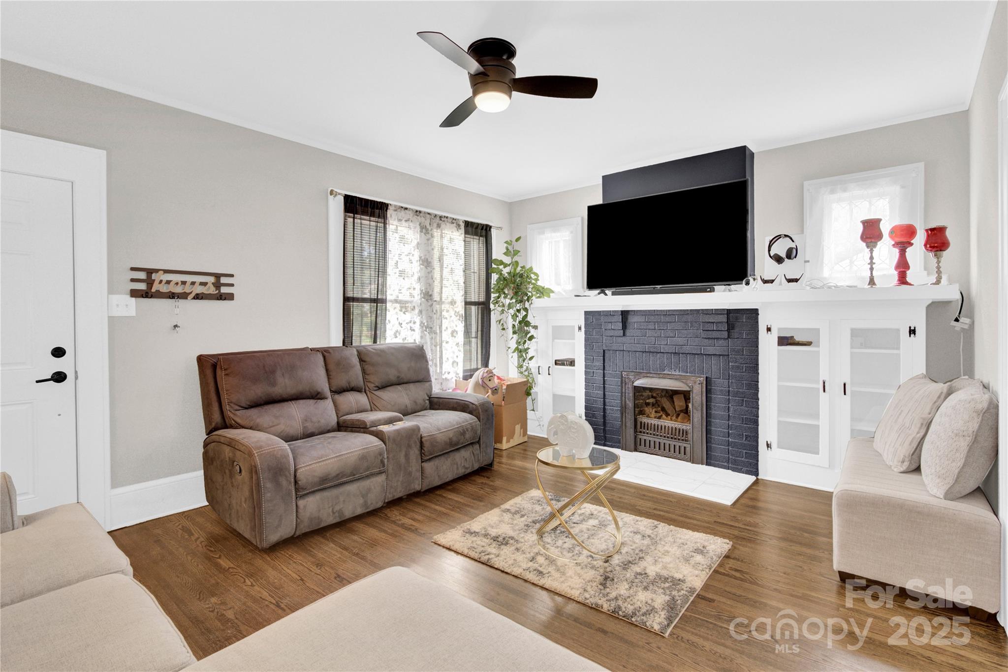 319 N Hoskins Road