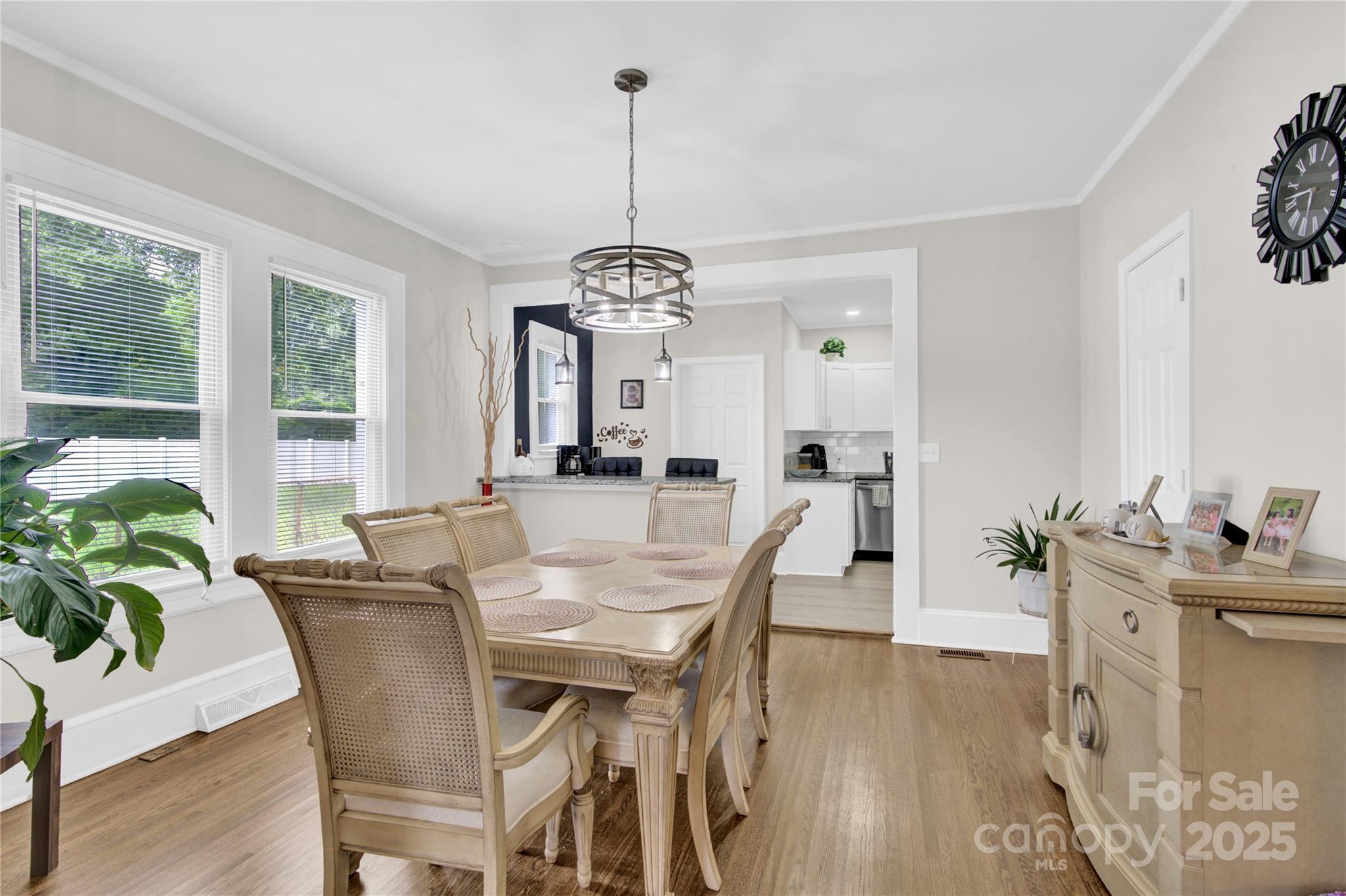319 N Hoskins Road