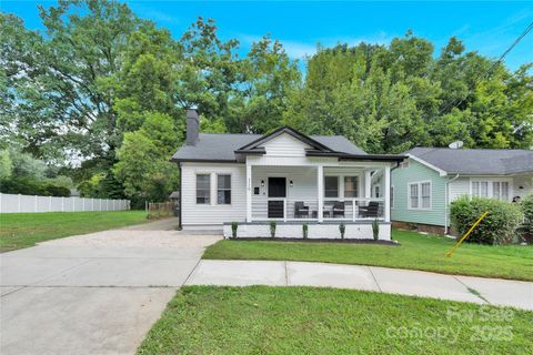 319 N Hoskins Road Charlotte NC 28216