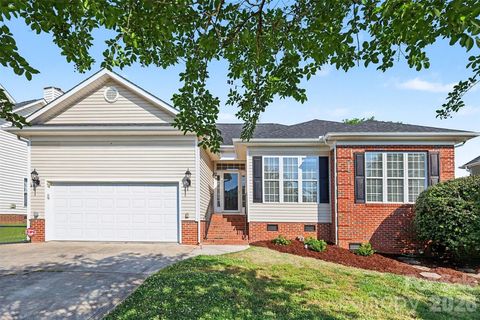 Photo of 208 Riverfront Parkway, Mount Holly, NC 28120 (MLS # 4372990)