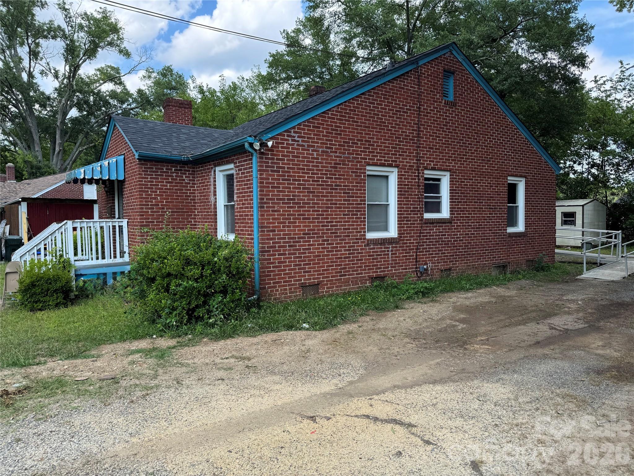 945 S Confederate Avenue