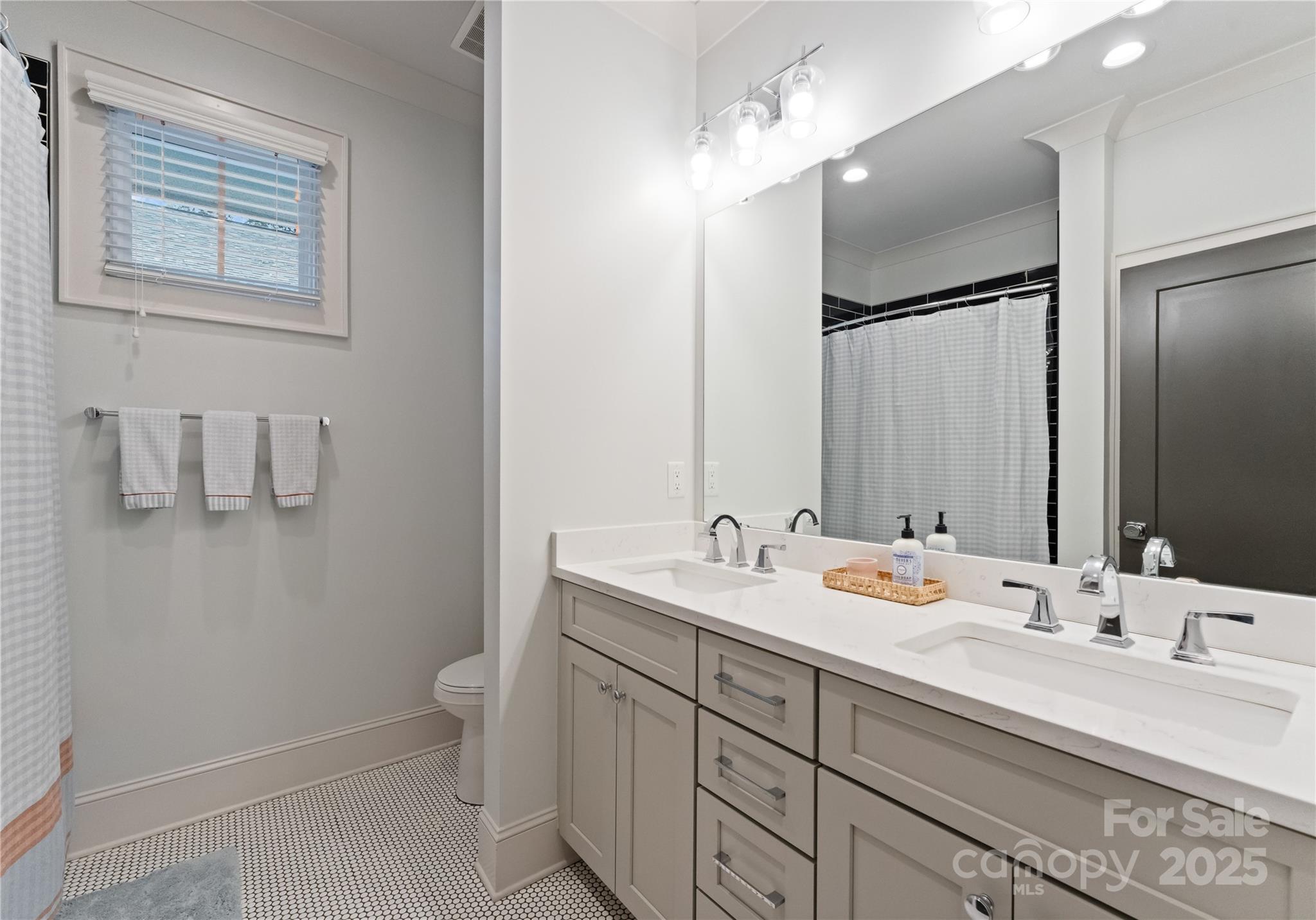 Charlotte, North Carolina 28205, United States, 5 Bedrooms Bedrooms, ,3 BathroomsBathrooms,Residential,Coming Soon,223005