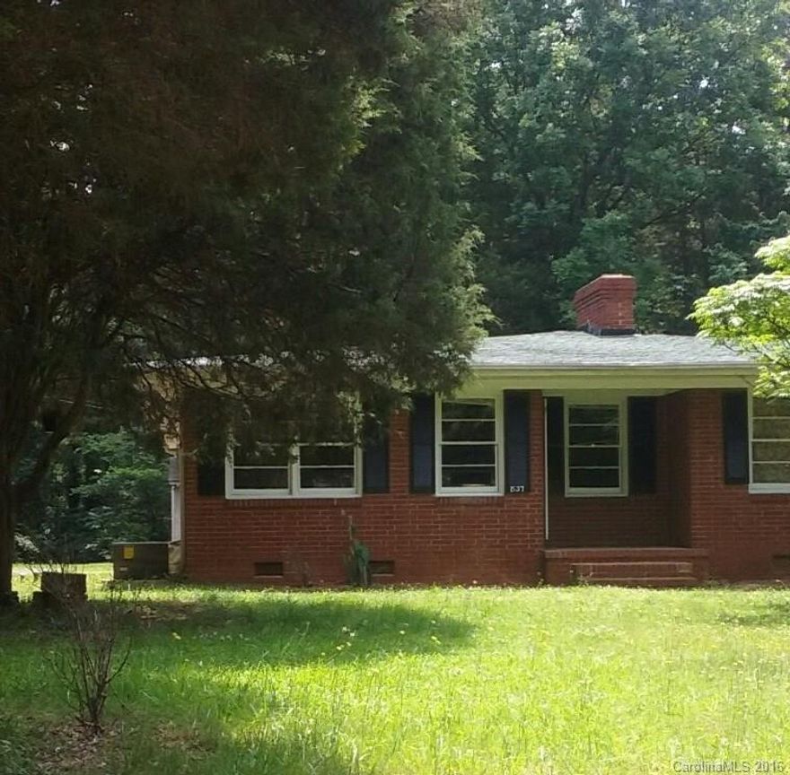 Gas heat and there is an ac unit. Spacious dining and kitchen area. Far off the road. Off Freedom Drive.