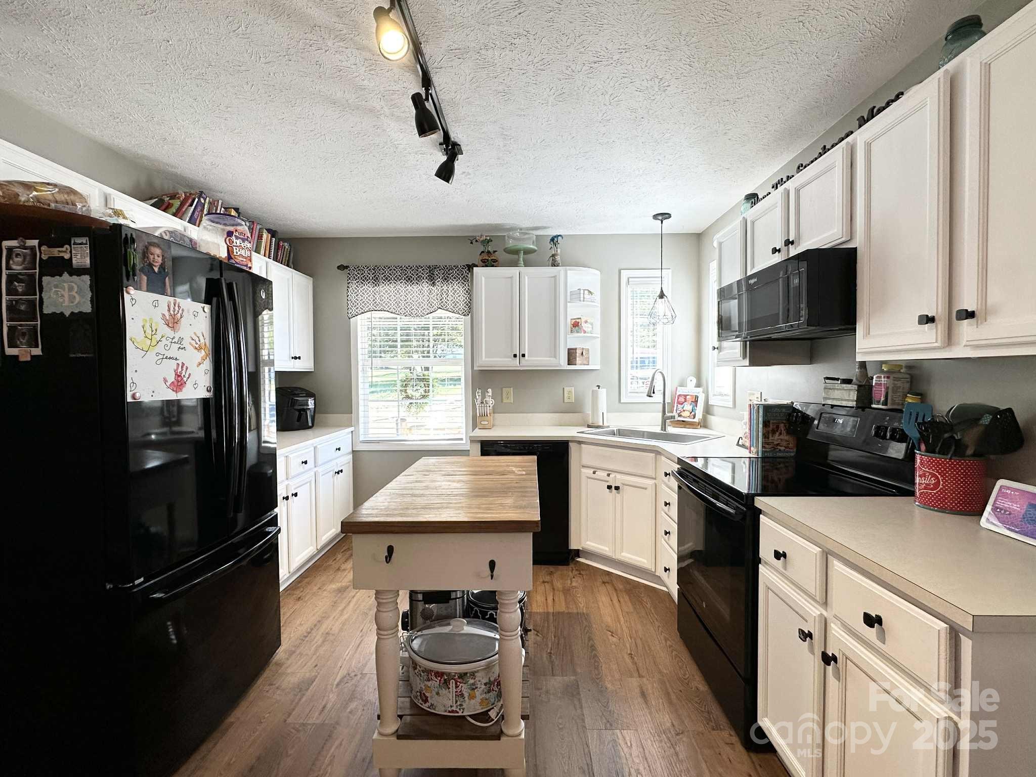 Hudson, North Carolina 28638, United States, 3 Bedrooms Bedrooms, ,2 BathroomsBathrooms,Residential,Active,227513