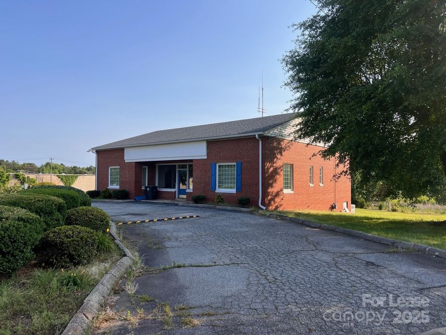 LOCATION, LOCATION, LOCATION! Come see a great rental on busiest (highest car count) road in Rowan County! Building has 2 restrooms, open area at front for reception and waiting.  Multiple separate offices and a basement for some potential storage. Great space for signage in the front and adequate parking. Great opportunity for advertising your business on a busy road where you will be seen!