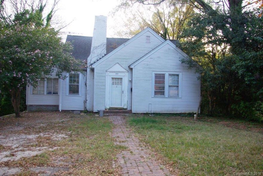 Looking for a vintage house to call home?  Then is one is for you!  A diamond in the rough.  3 bedrooms, 1 bath with hardwood floors throughout except kitchen which has laminate.  Great location, convenient to downtown shopping and the interstate!  Sold As Is.
