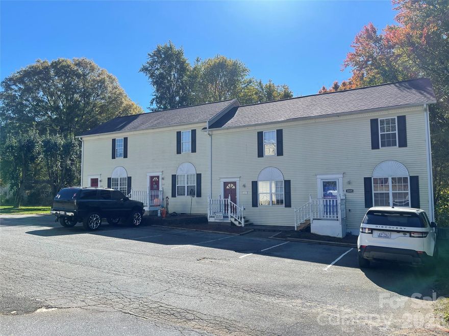 Great unit for a first time home buyer, an investor or looking to downsize...
Newly remodeled townhouse in Heather Gardens - convenient location near Springs Road and McDonald Parkway -
Two bedroom, 1.5 bath - hardwoods downstairs and stainless appliances. New carpet upstairs. Fresh paint throughout. 
Washer/dryer hookup downstairs in unit.
Bedrooms and full bath upstairs.

Professional pictures and measurements to be uploaded this week.