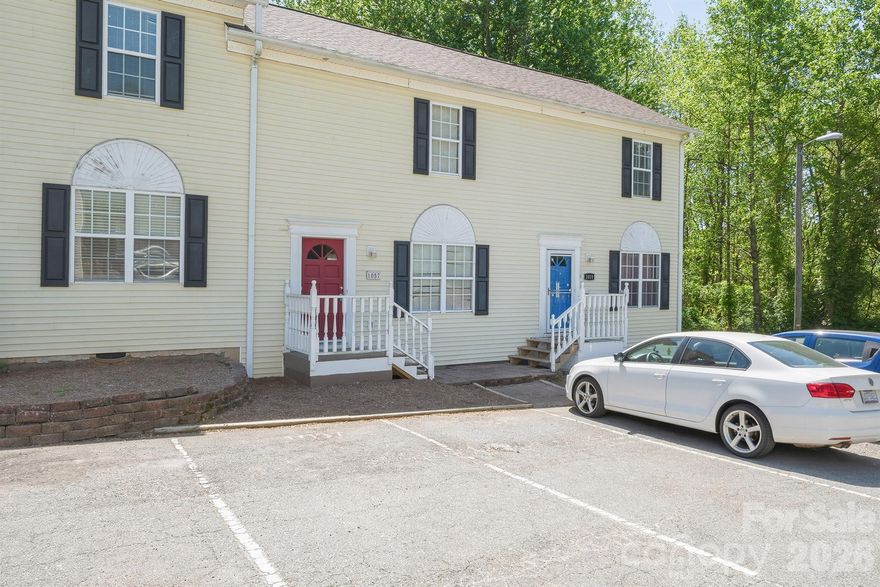 Great unit for a first time home buyer, an investor or looking to downsize...
Newly remodeled townhouse in Heather Gardens - convenient location near Springs Road and McDonald Parkway -
Two bedroom, 1.5 bath - hardwoods downstairs and stainless appliances. New carpet upstairs. Fresh paint throughout. 
Washer/dryer hookup downstairs in unit.
Bedrooms and full bath upstairs.

Professional pictures and measurements to be uploaded this week.