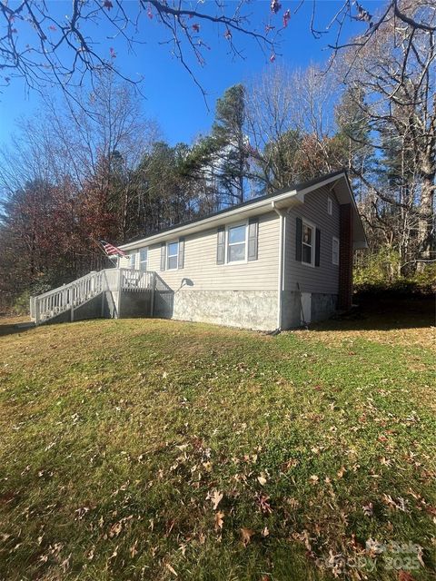 910 Roosevelt Street Badin NC 28001