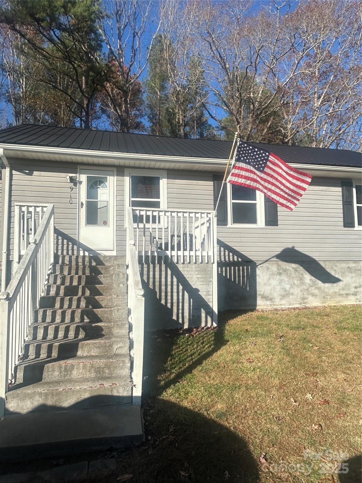 910 Roosevelt Street