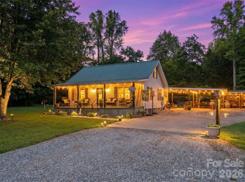 Photo of 176 + 174 Oak Hollow Road, Union Grove, NC 28689 (MLS # 4383053)
