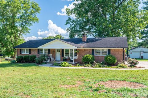 Photo of 1529 Home Trail, Lincolnton, NC 28092 (MLS # 4372193)