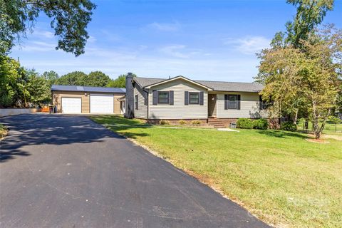 143 Rollingwood Drive Stanley NC 28164