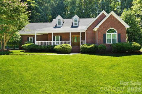 Photo of 10846 Tyler Brook Lane, Charlotte, NC 28227 (MLS # 4392416)