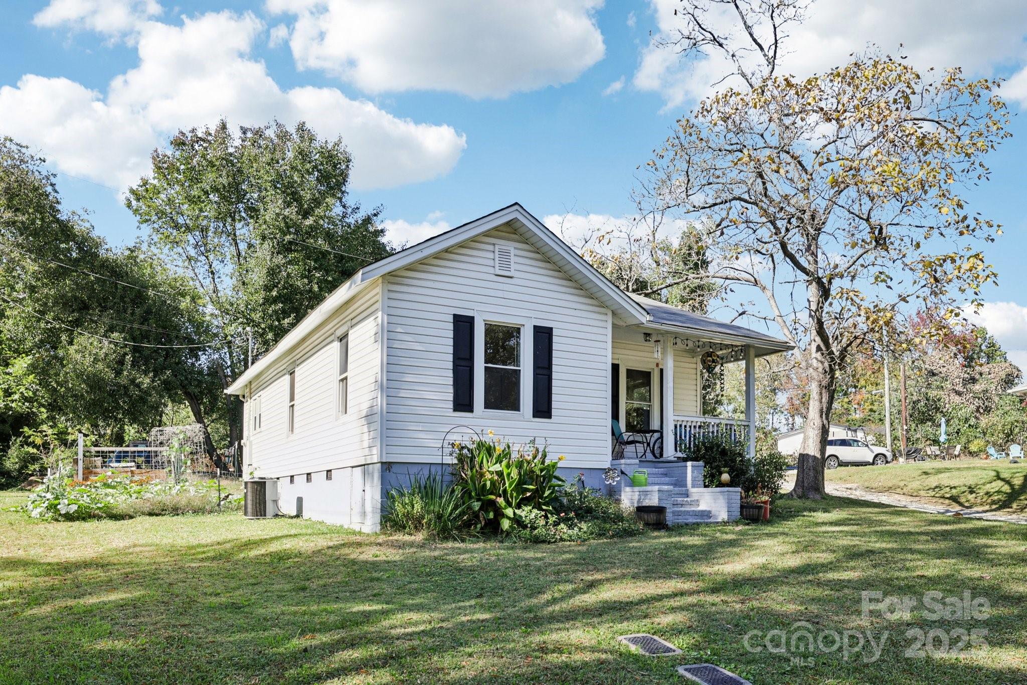 1053 West Circle