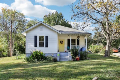 Photo of 1053 West Circle, Gastonia, NC 28054 (MLS # 4315692)