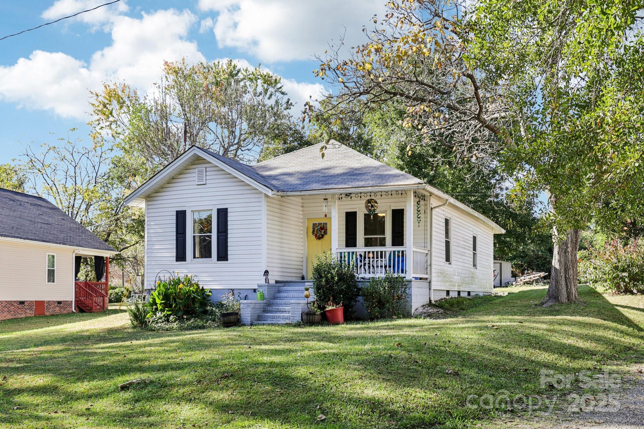 1053 West Circle