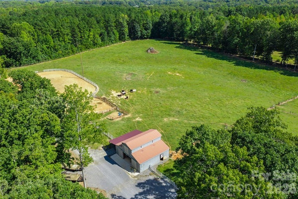 996 BEAMGUARD RD, CLOVER, SC 29710 - Image f66a2f9e52bbf0229945b4e076f3b9cf/1240030971