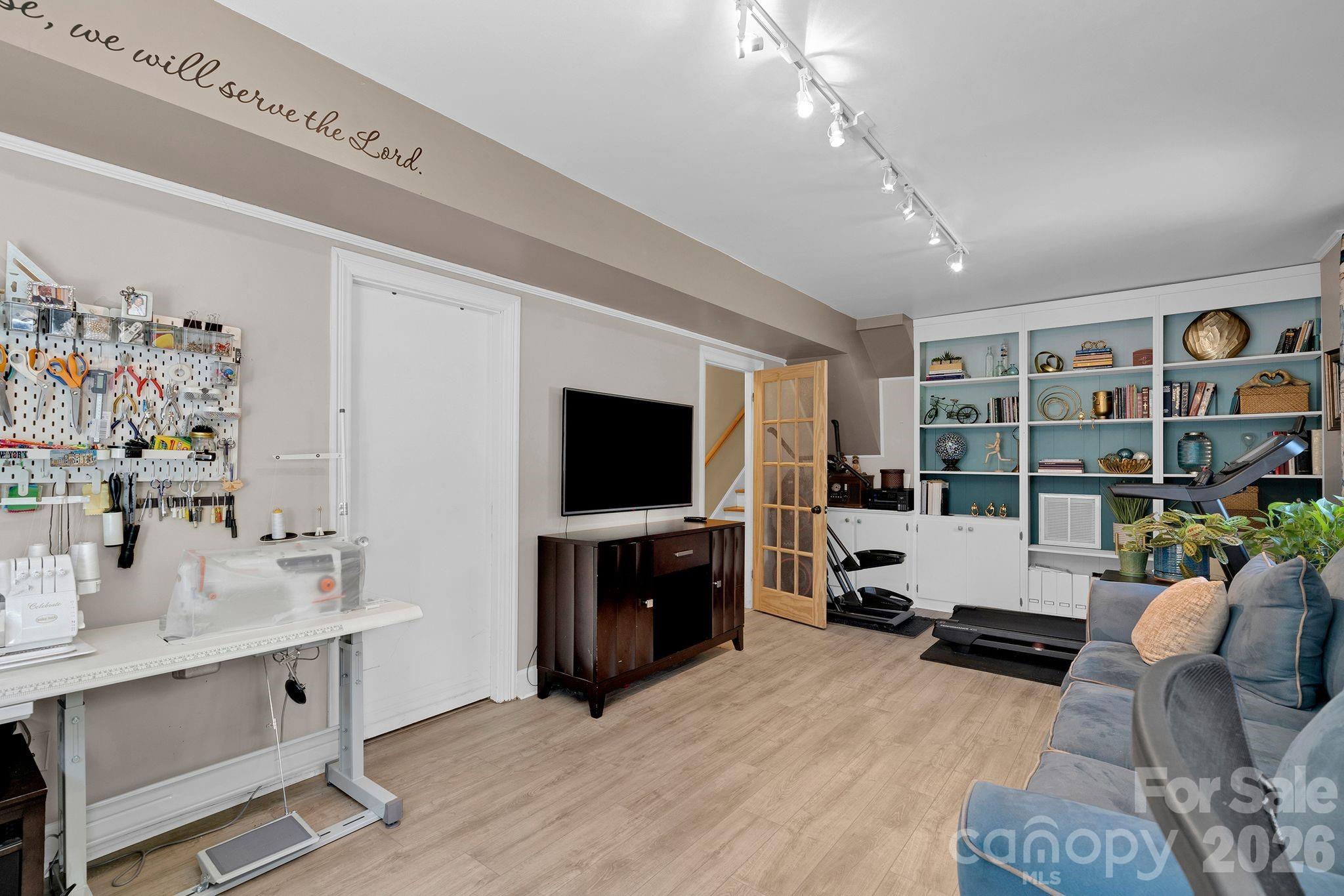 6616 Highbrook Drive