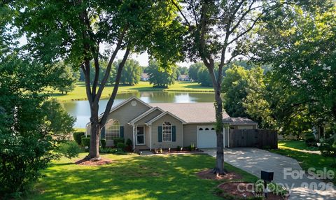 Photo of 6323 Martin Lake Road, Charlotte, NC 28227 (MLS # 4405249)