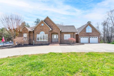 1026 E Stage Coach Trail Lawndale NC 28090