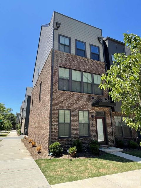Photo of 404 Spearfield Lane, Charlotte, NC 28205 (MLS # 4384341)