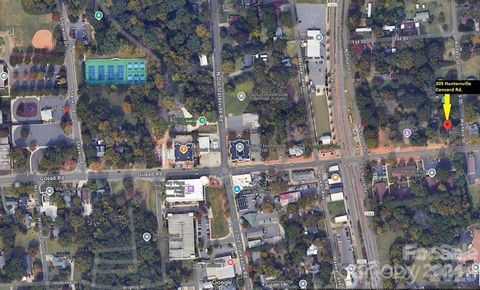 Photo of 305 Huntersville Concord Road, Huntersville, NC 28078 (MLS # 4366332)