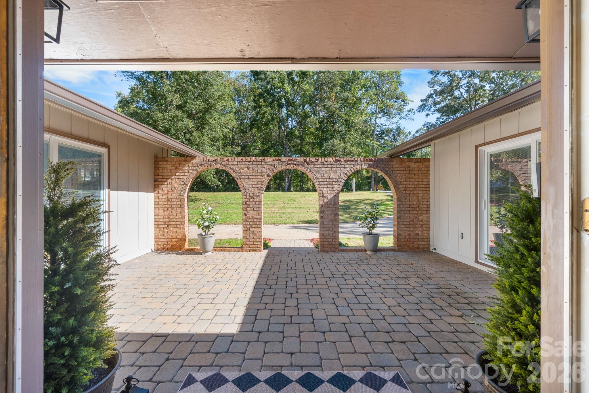 4024 Wandering Lane