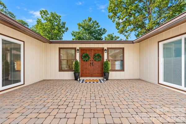 4024 WANDERING LN NE, HICKORY, NC 28601 - Image f6980a141b02d77d68bf2d2c2f977e49/4137379843