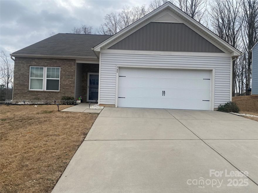 Beautiful Ranch home with a large great room. Nice kitchen with granite tops and stainless steel appliances, Island and pantry. Master bedroom with tray ceilings. Total 3 bedrooms and 2 full bathroom. Fenced back yard for your privacy. This will not last long on the market!!