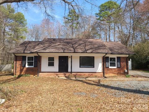 Photo of 711 E John Street, Matthews, NC 28105 (MLS # 4375293)