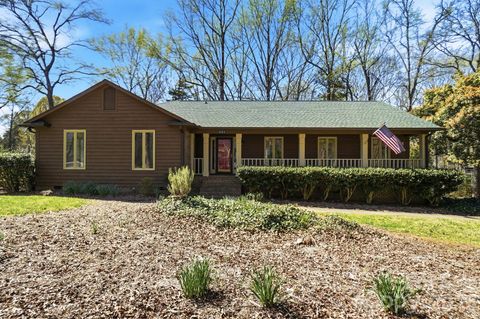 Photo of 534 Aldeborough Lane, Charlotte, NC 28270 (MLS # 4357356)