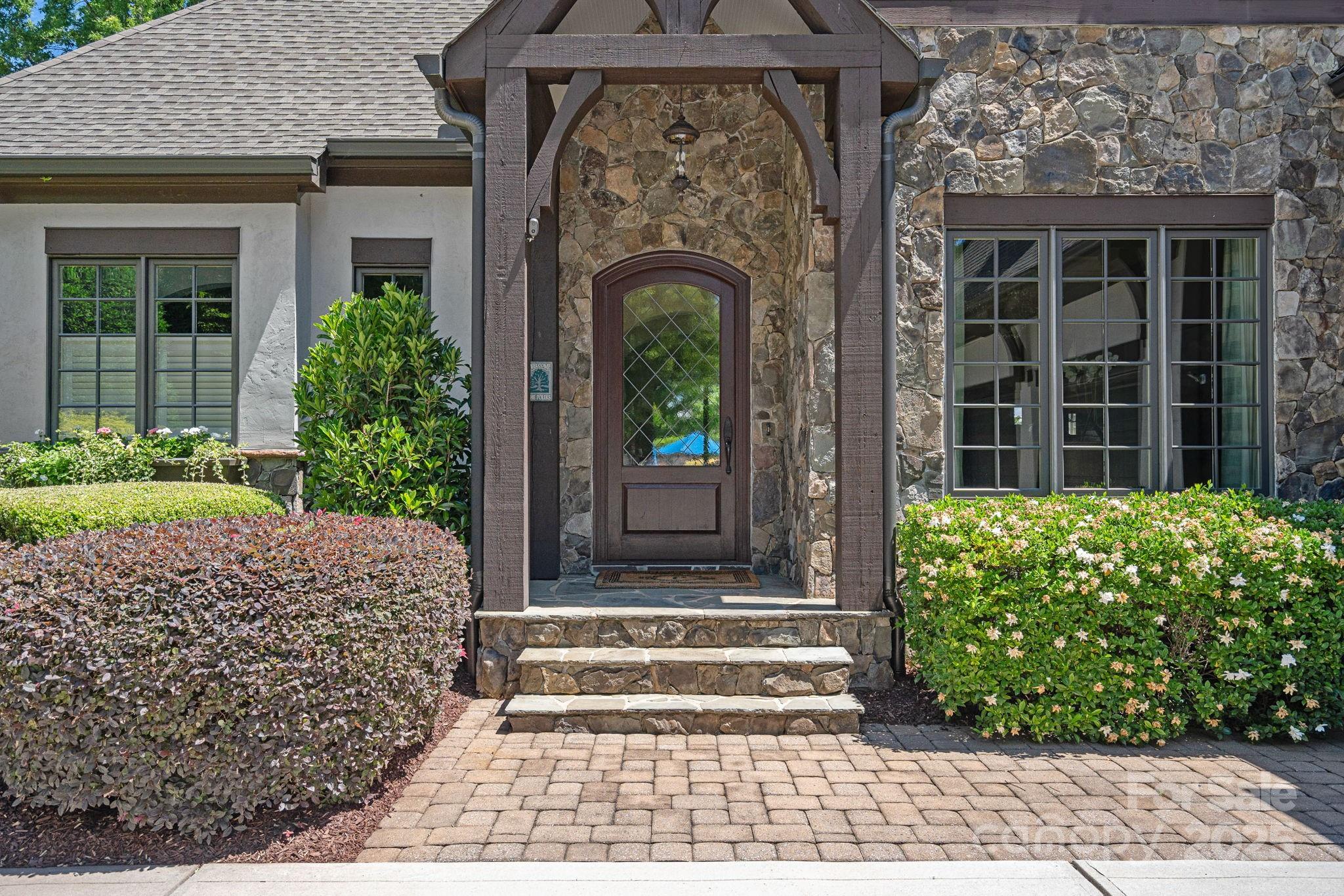 The Peninsula - Residential