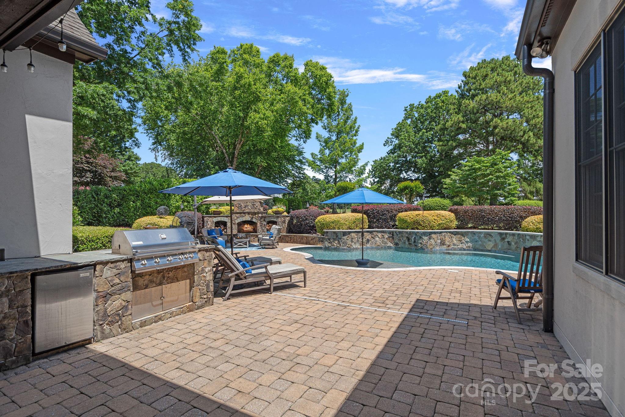 The Peninsula - Residential