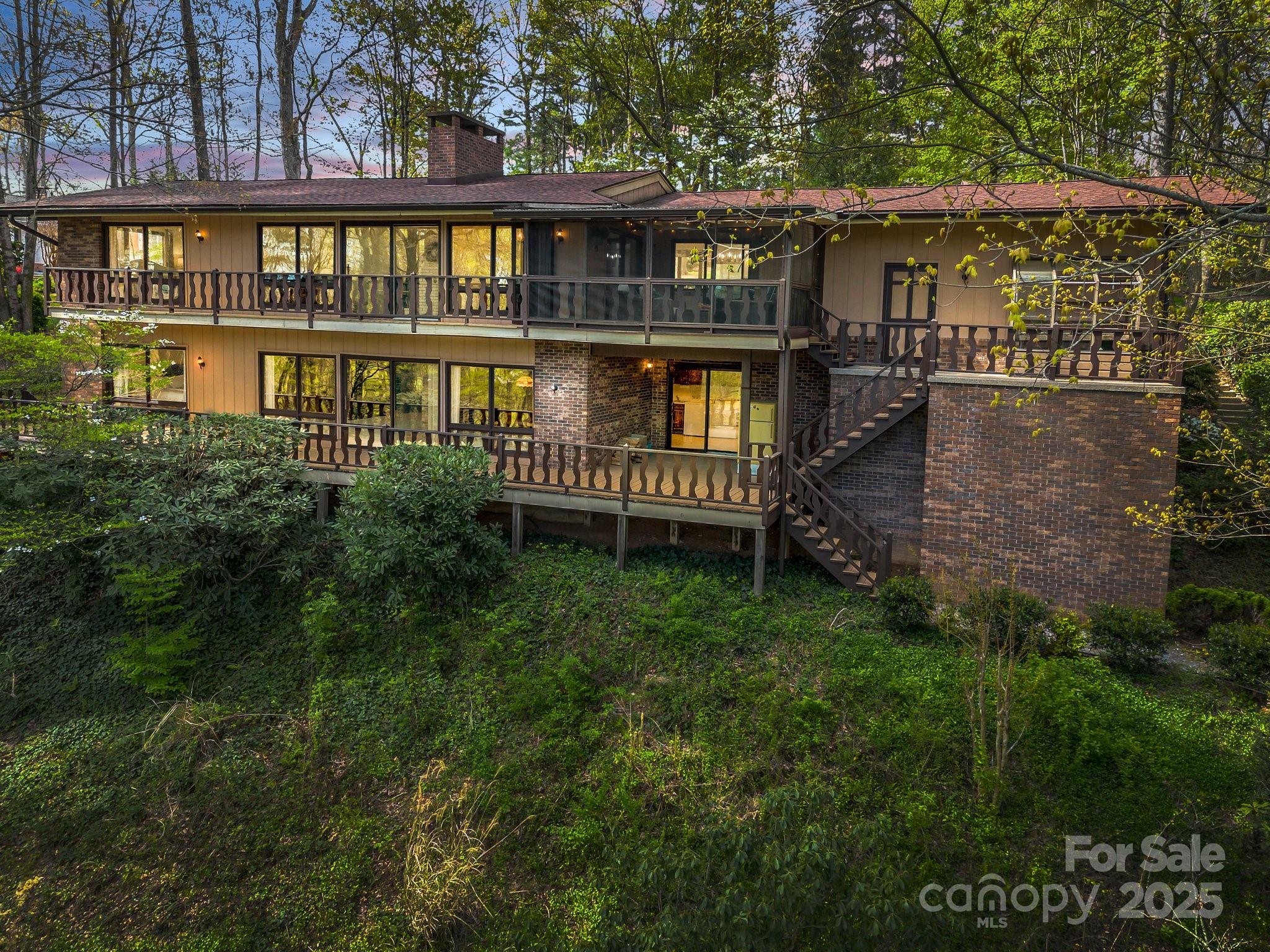 8 Greenbriar Woods Circle